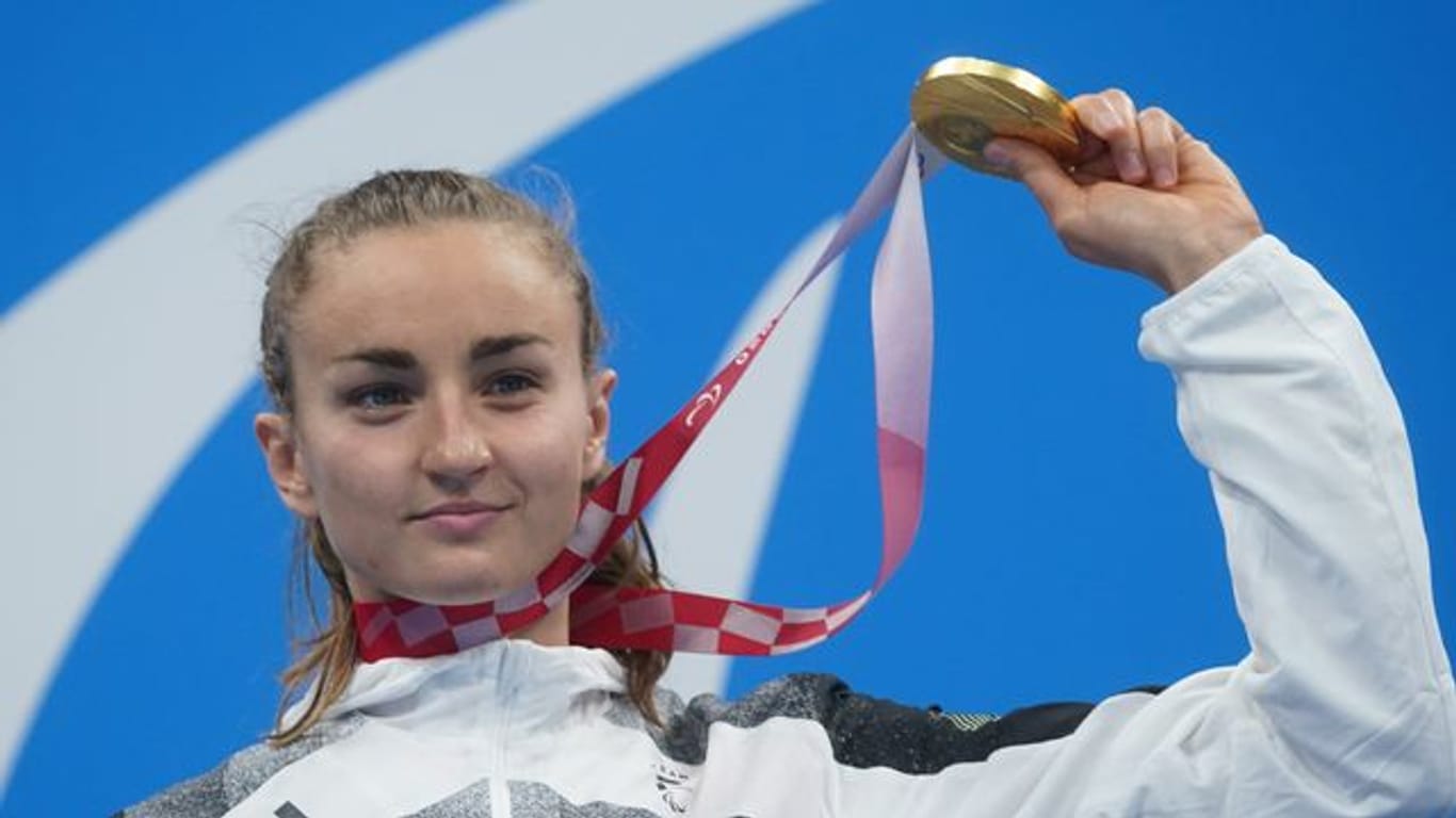 Elena Krawzow (Deutschland) jubelt über ihre Goldmedaille