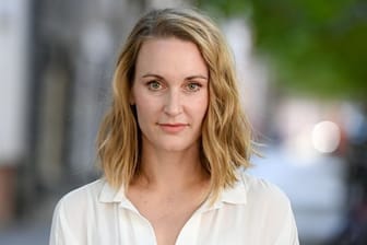 Die Schauspielerin Christina Athenstädt spielt die Hauptrolle in der ARD-Serie "Die Heiland - Wir sind Anwalt".