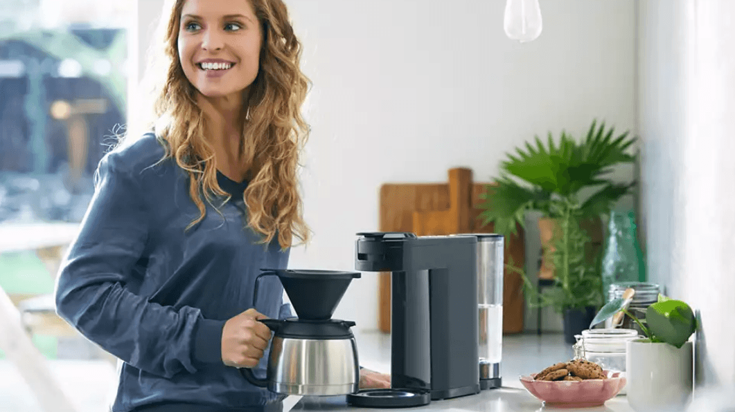 Mit einer 2-in-1-Kaffeemaschine von Philips können Sie sowohl Filter- als auch Padkaffee zubereiten.