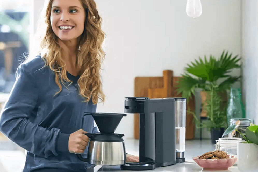 Mit einer 2-in-1-Kaffeemaschine von Philips können Sie sowohl Filter- als auch Padkaffee zubereiten.