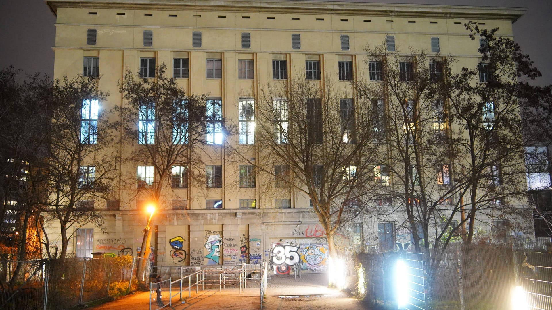 Das Berghain in Berlin-Friedrichshain (Archivbild): Auf einer Fetischparty nahmen mehrere Corona-infizierte Feiernde teil.