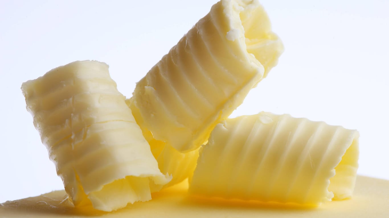 Butter: Weil die Herstellungskosten steigen, wird wohl bald auch an der Supermarktkasse mehr für Butter verlangt.