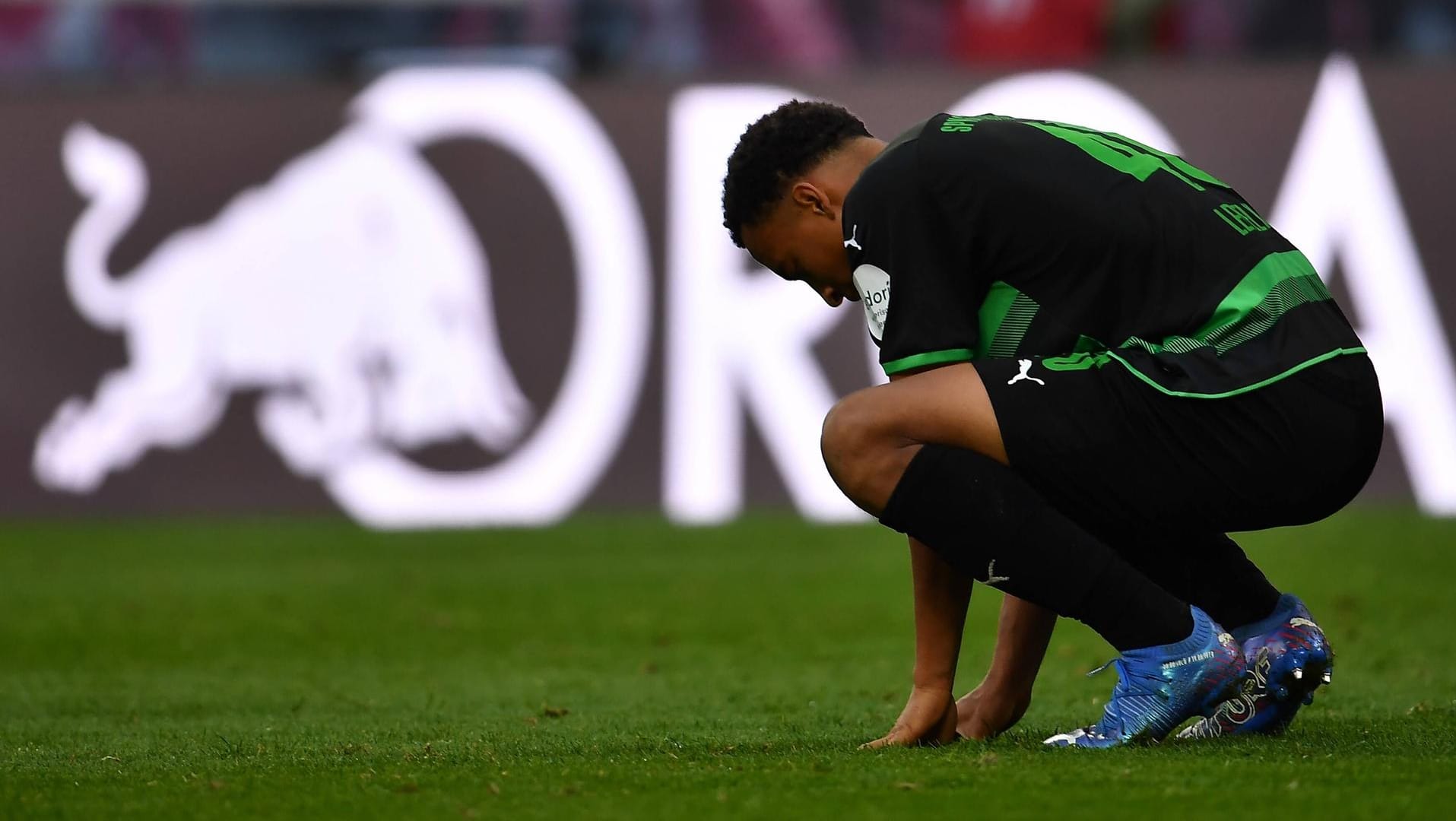 Jamie Leweling: Fünf Spieler im Team des Fürth-Profis haben sich mit dem Coronavirus infiziert. Jamie Leweling: Fünf Spieler im Team des Fürth-Profis haben sich mit dem Coronavirus infiziert.