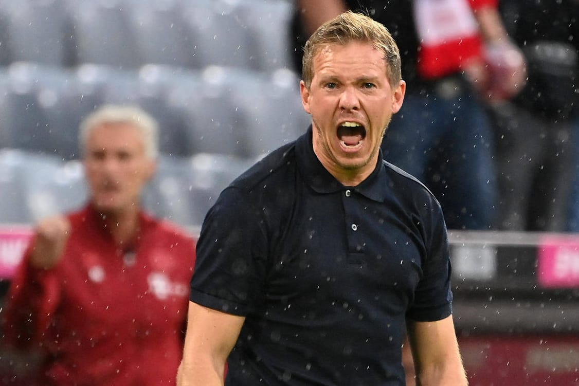 Julian Nagelsmann: Der Bayern-Coach konnte die Blamage gegen Gladbach nicht von der Seitenlinie aus erleben.