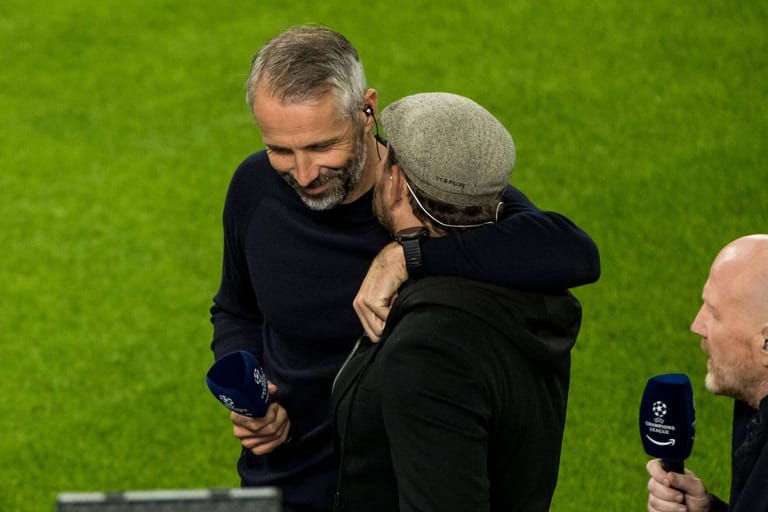 Marco Rose umarmt Steffen Baumgart (Archivbild): Die BVB- und FC-Coaches gehen mit viel Respekt voreinander ins Spiel am Samstag.
