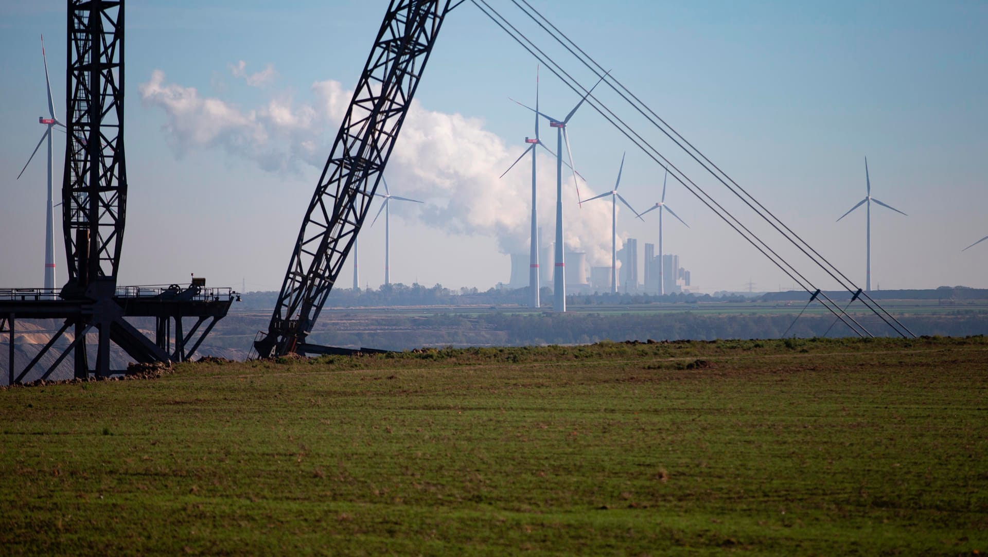 Braunkohle-Tagebau im Rheinland: Für die Erweiterung von Garzweiler II soll ein Dorf verschwinden.