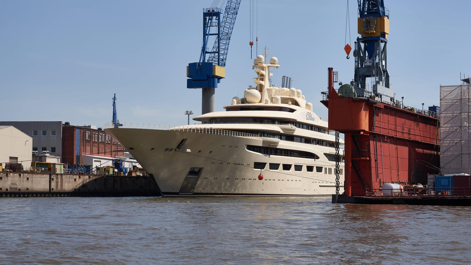 oligarch yacht hamburg