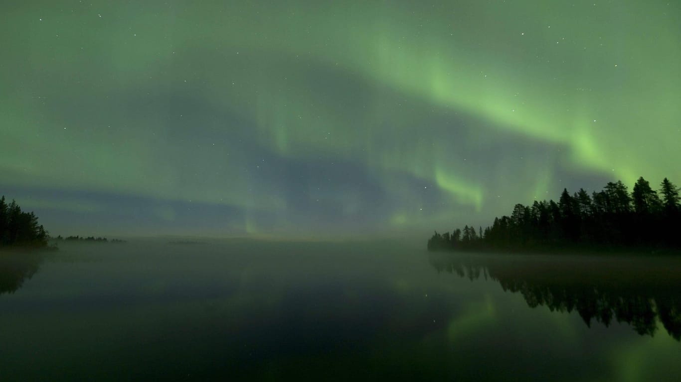 Polarlichter über dem Piispajärvi-See in Finnland: Diese Himmelserscheinung könnte in den nächsten Tagen auch in Deutschland zu sehen sein.