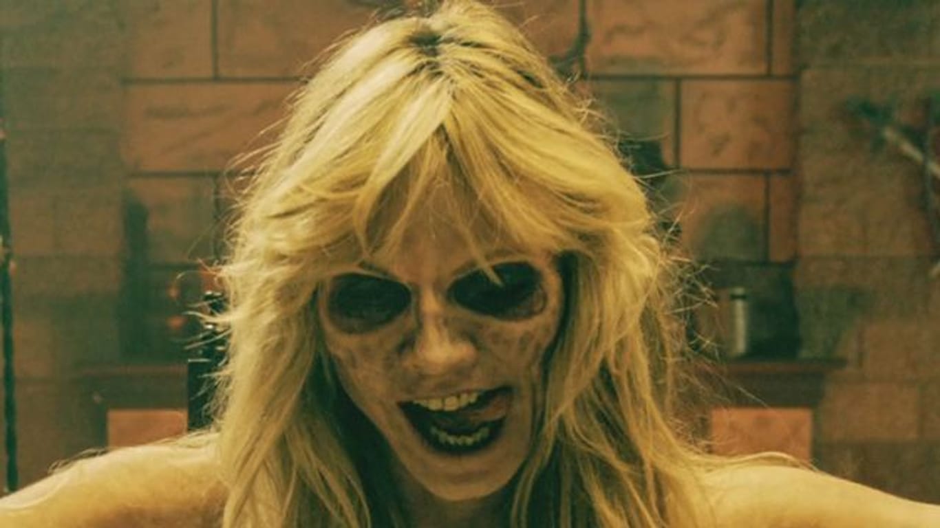Halloween-Fieber trotz Party-Absage: Model Heidi Klum als gruseliger Zombie.