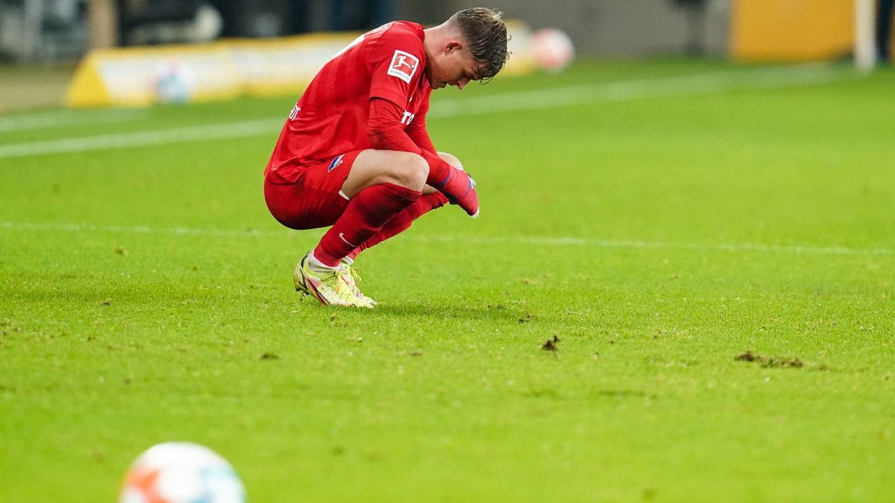 "Den Faden verloren": Herthas Abwehrspieler Maximilian Mittelstädt zeigt sich enttäuscht. "Den Faden verloren": Herthas Abwehrspieler Maximilian Mittelstädt zeigt sich enttäuscht.