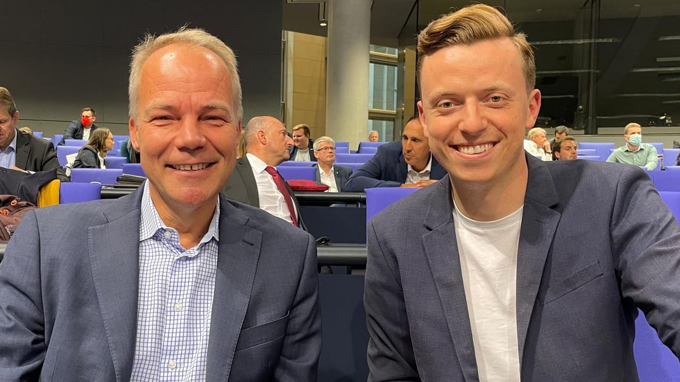 Matthias Miersch (links) und Adis Ahmetovic: Die beiden SPD-Bundestagsabgeordneten verbindet eine besondere Geschichte.