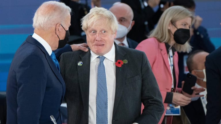 Boris Johnson: Der britische Premierminister weilt derzeit in Rom beim G20-Gipfel. Hier mit US-Präsident Joe Biden