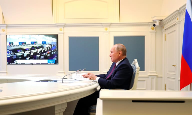 Wladimir Putin in Moskau: Der Präsident von Russland nahm lediglich per Videokonferenz am G20-Gipfel teil, ebenso wie der chinesische Staatschef Xi Jinping.