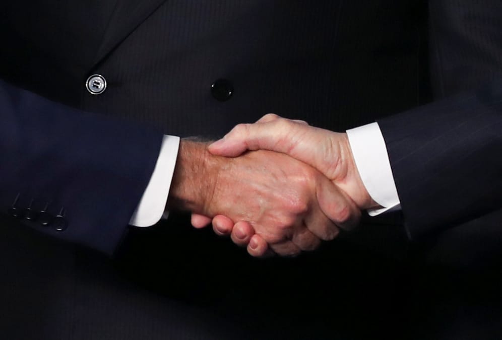Bedeutender Handschlag: Dieses Bild entstand bei der Begrüßung zwischen US-Präsident Joe Biden und dem türkischen Regierungschef Recep Tayyip Erdoğan.