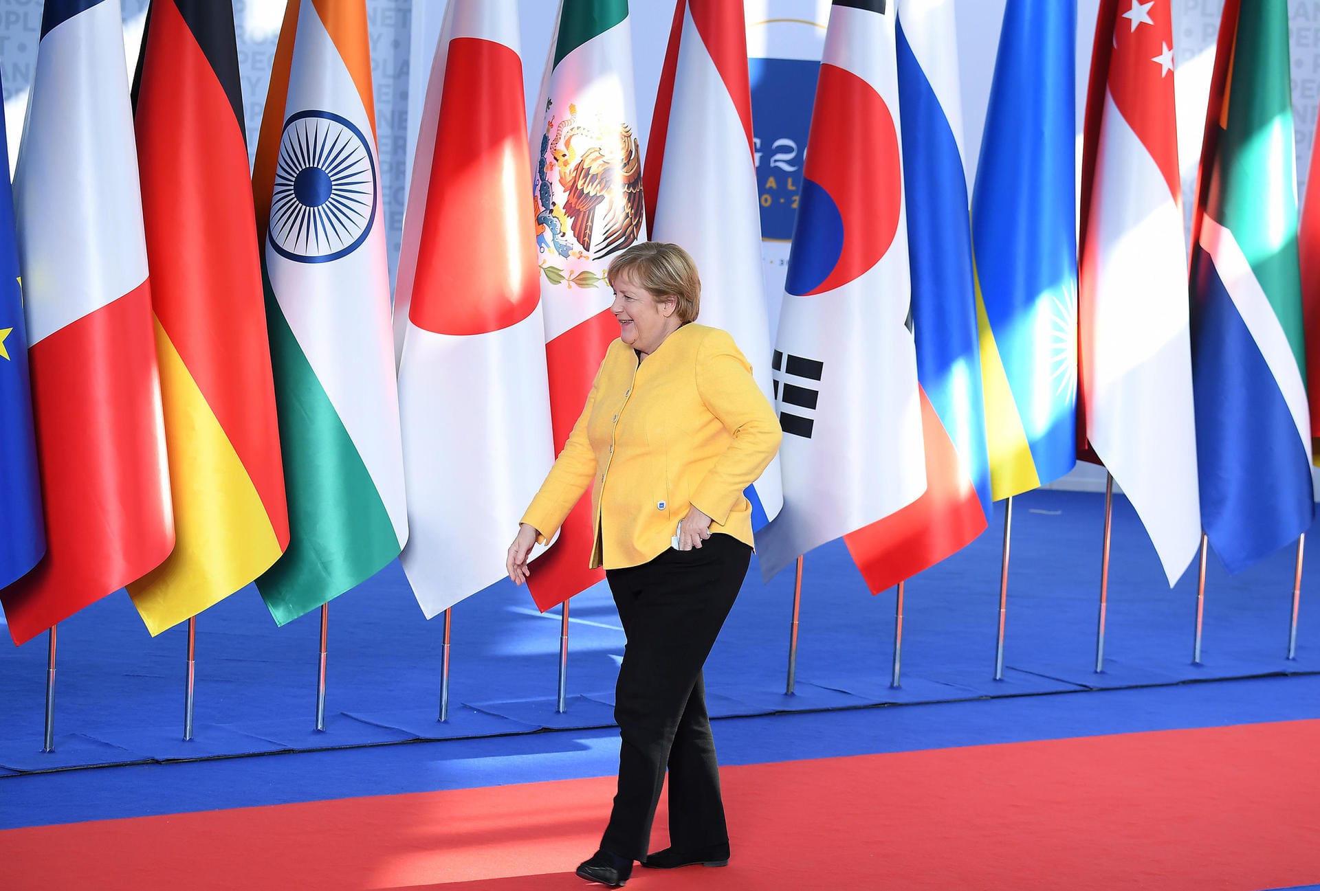 Angela Merkel trifft zum G20-Gipfel im Konferenzzentrum La Nuvola ein: Für die scheidende Kanzlerin wird es die letzte G20-Teilnahme sein.