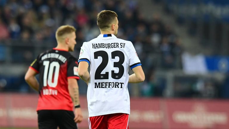 Jonas Meffert: Der Hamburger Mittelfeldspieler war einer von zwei Profis mit falsch geflocktem Namen auf dem Trikot.