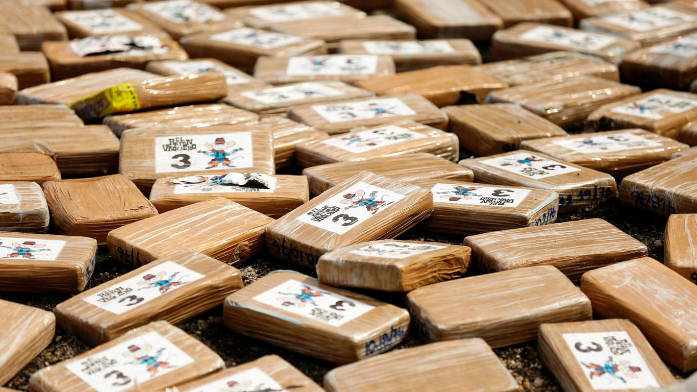 Kokain-Päckchen liegen auf einen Haufen in Chile (Symbolbild): In Kolumbien hat die Polizei 1.000 Pakete mit dem Rauschgift beschlagnahmt.