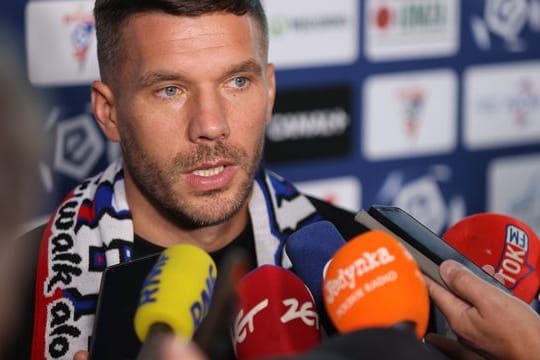 Lukas Podolski hat sich zur Impf-Debatte um Joshua Kimmich geäußert.