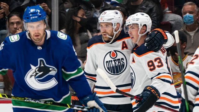 Leon Draisaitl (M) traf für die Edmonton Oilers.