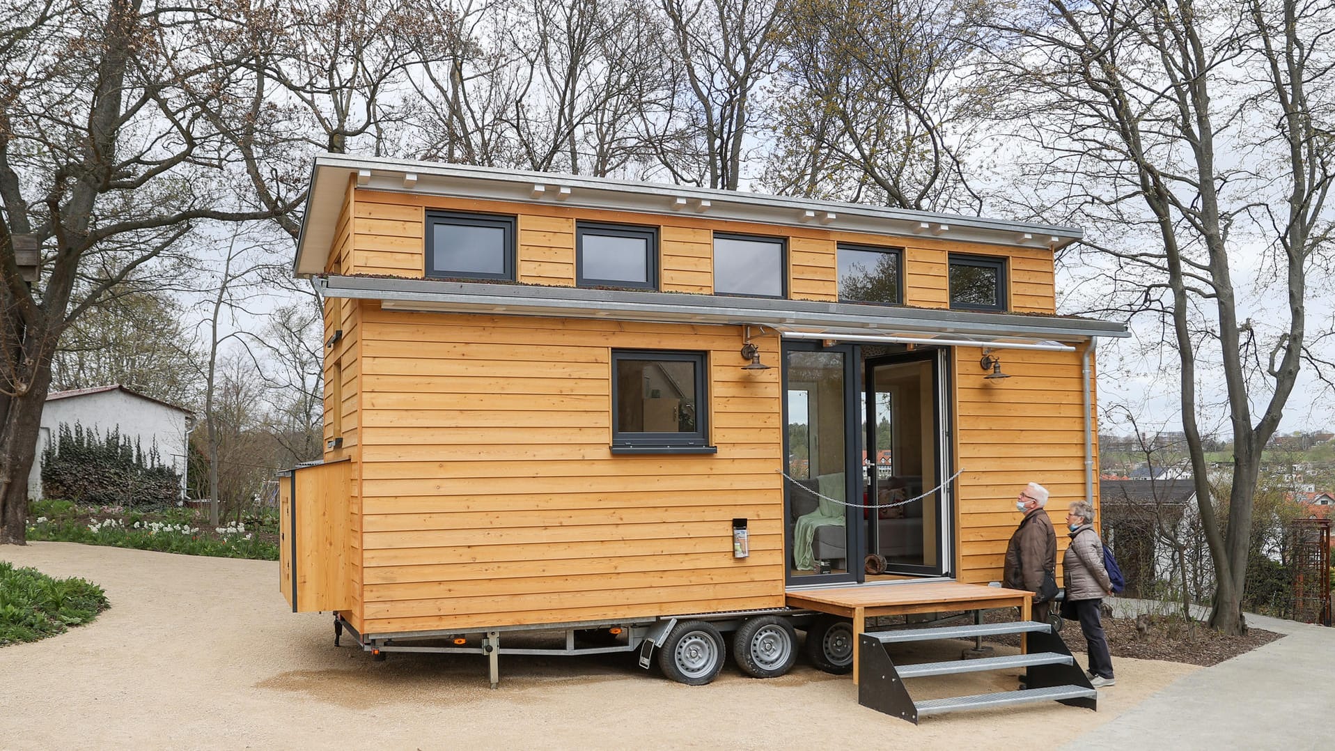 Ein Tiny House bei der Bundesgartenschau in Erfurt (Archivbild): Die Mini-Häuser werden beliebter.