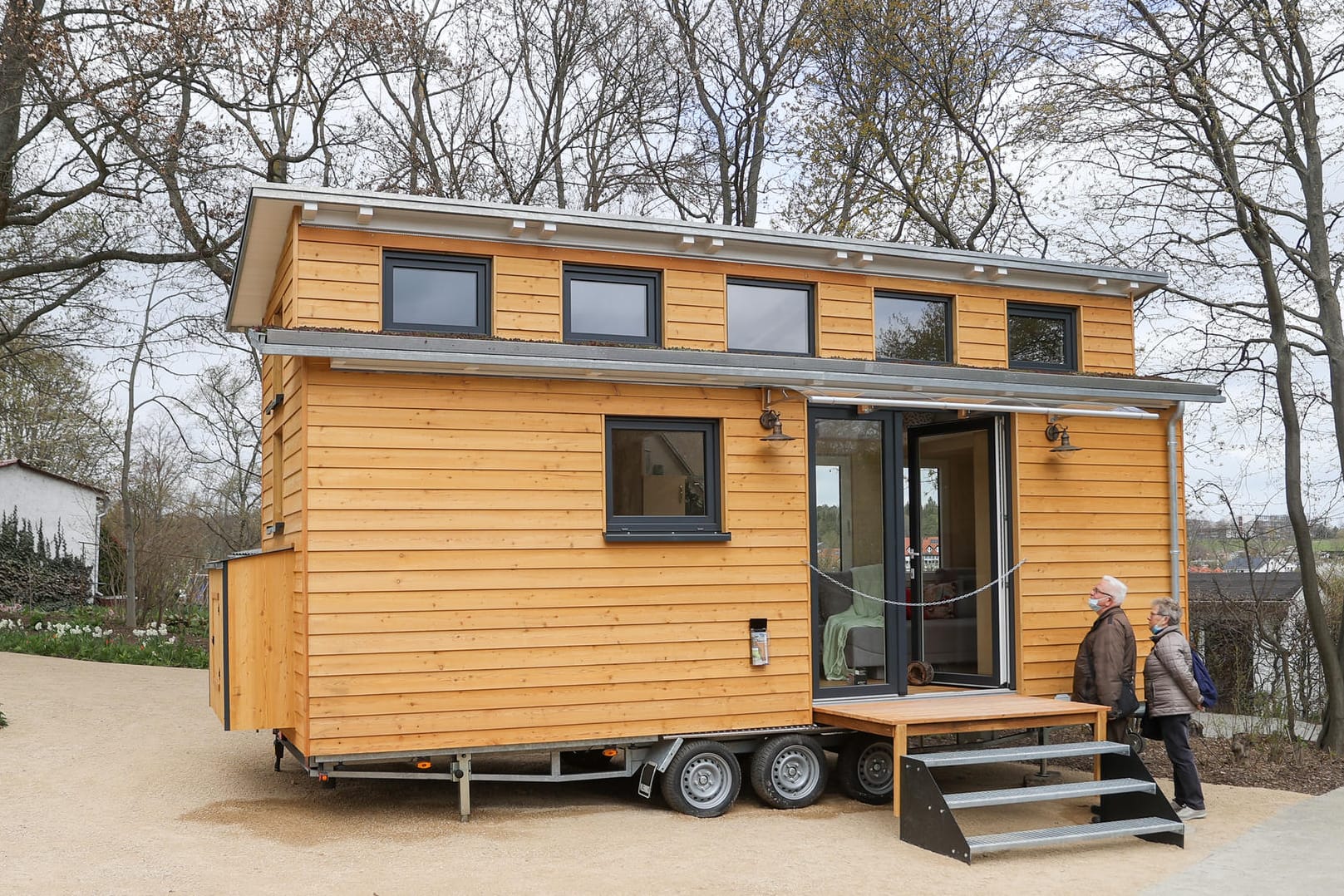 Ein Tiny House bei der Bundesgartenschau in Erfurt (Archivbild): Die Mini-Häuser werden beliebter.