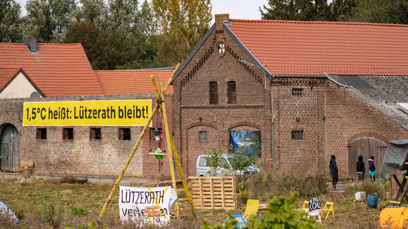 Der Bauernhof des Landwirts Heukamp im Dorf Lützerath: Bis auf dieses Gebäude sind in dem Dorf alle Häuser bereits abgerissen.