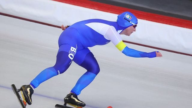 Lief trotz eines Sturzes im Massenstart in Inzell noch auf den dritten Platz: Claudia Pechstein. Lief trotz eines Sturzes im Massenstart in Inzell noch auf den dritten Platz: Claudia Pechstein.