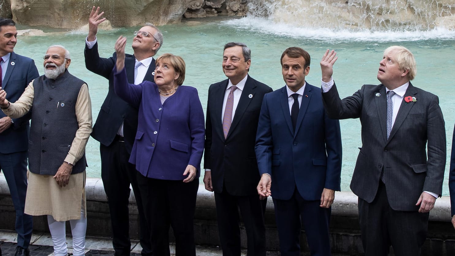 Rom: Die Staats- und Regierungschefs der G20-Staaten werfen am Sonntag Münzen in den Trevi-Brunnen.