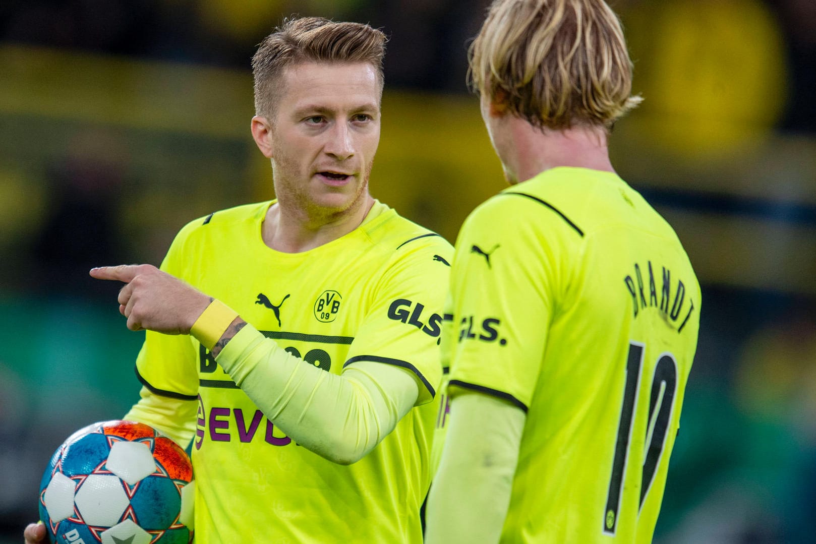 Marco Reus (.) und Julian Brandt: Der BVB setzte sich in der 2. Runde gegen den FC Ingolstadt durch.