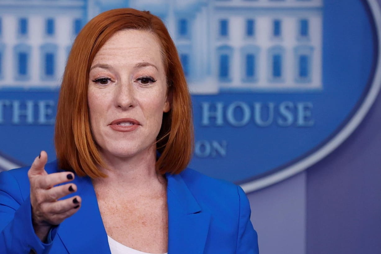 Jen Psaki spricht zu Journalisten im Weißen Haus (Archivbild): Die Pressesprecherin des US-Präsidenten ist positiv auf Corona getestet worden.