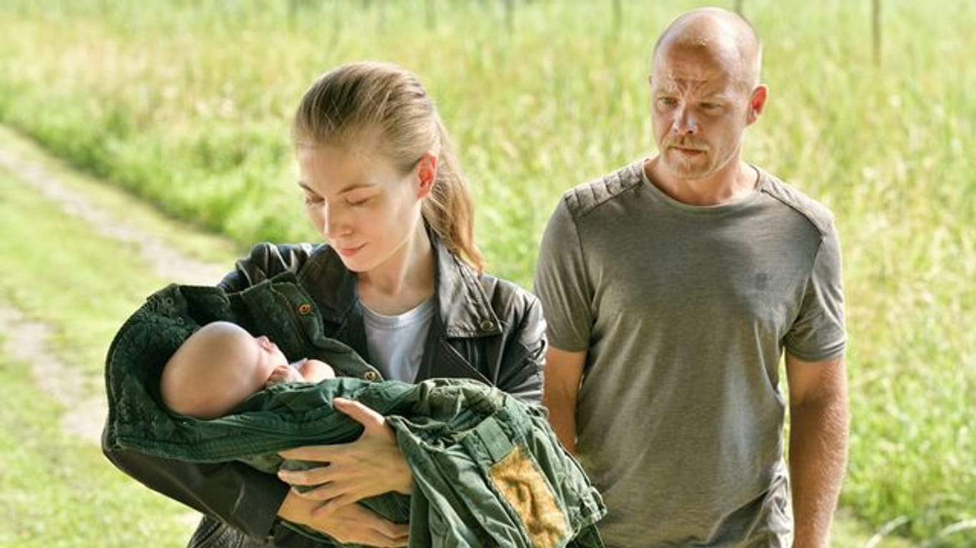 Hannah Zeiler (Nora Waldstätten) und Micha Oberländer (Matthias Koeberlin) konnten das Baby retten.