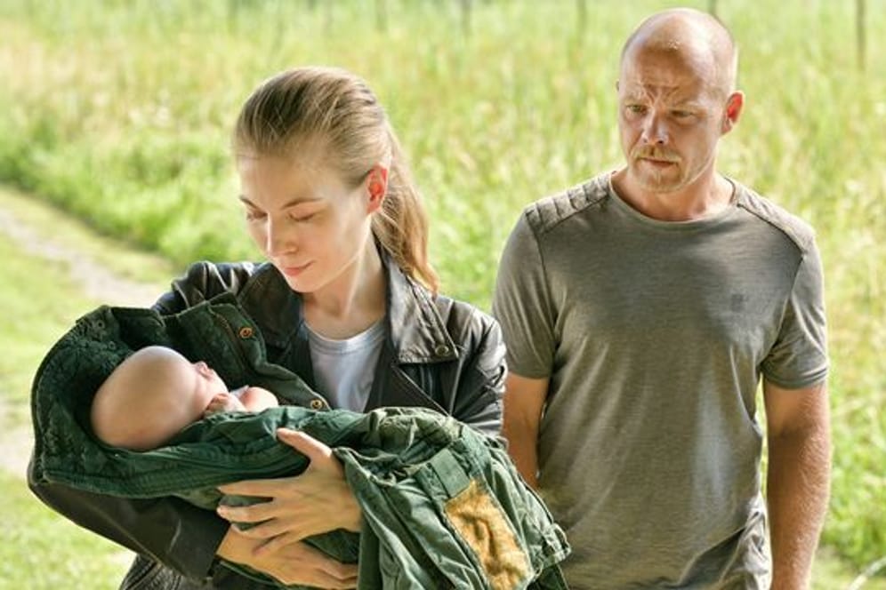 Hannah Zeiler (Nora Waldstätten) und Micha Oberländer (Matthias Koeberlin) konnten das Baby retten.