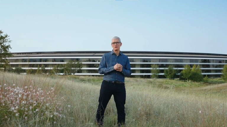 CEO Tim Cook führt im Apple Park durch die wahrscheinlich letzte Keynote in diesem Jahr.