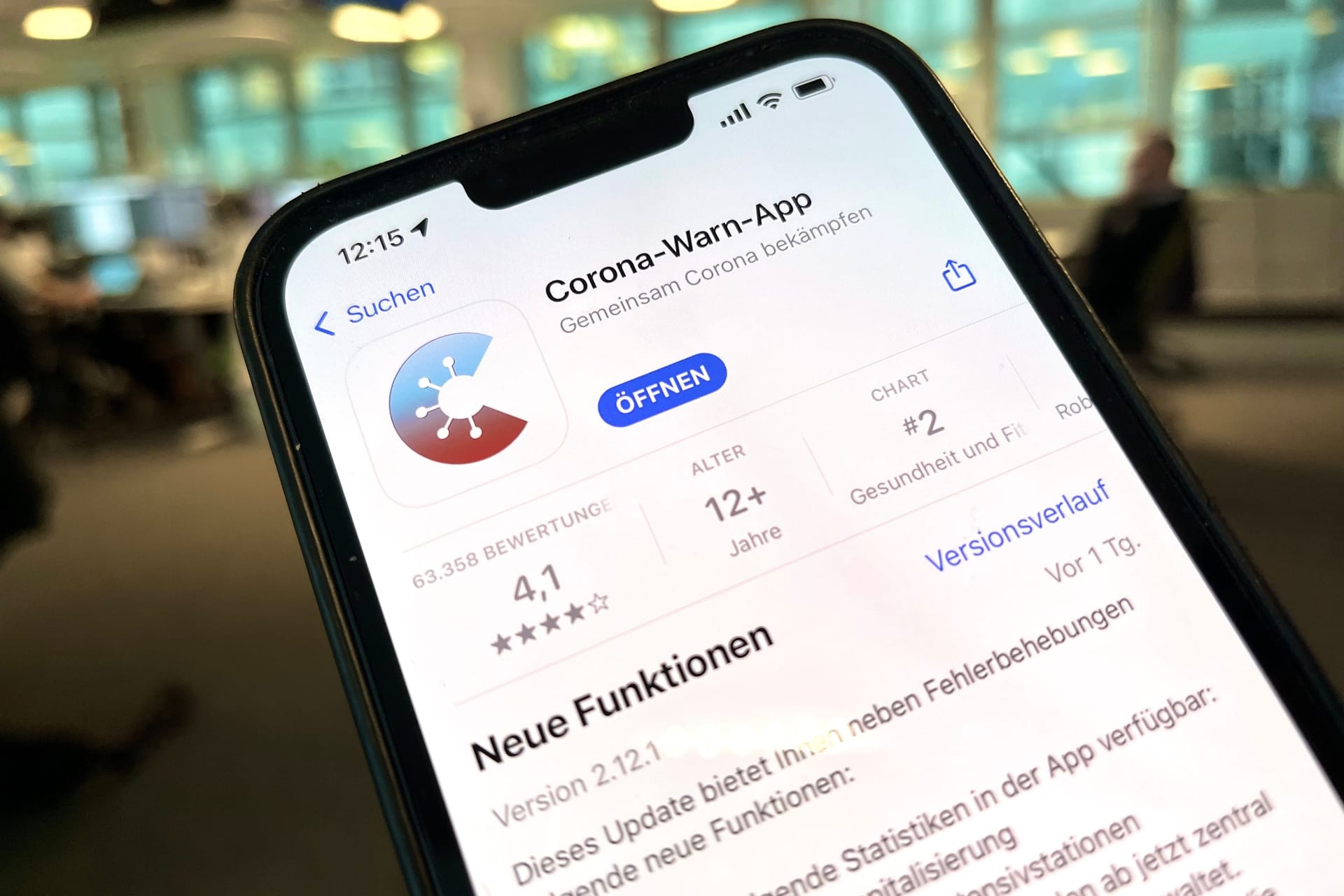 App Store auf dem iPhone: Die aktuelle Version der Corona-Warn-App bringt verschiedene neue Funktionen mit.