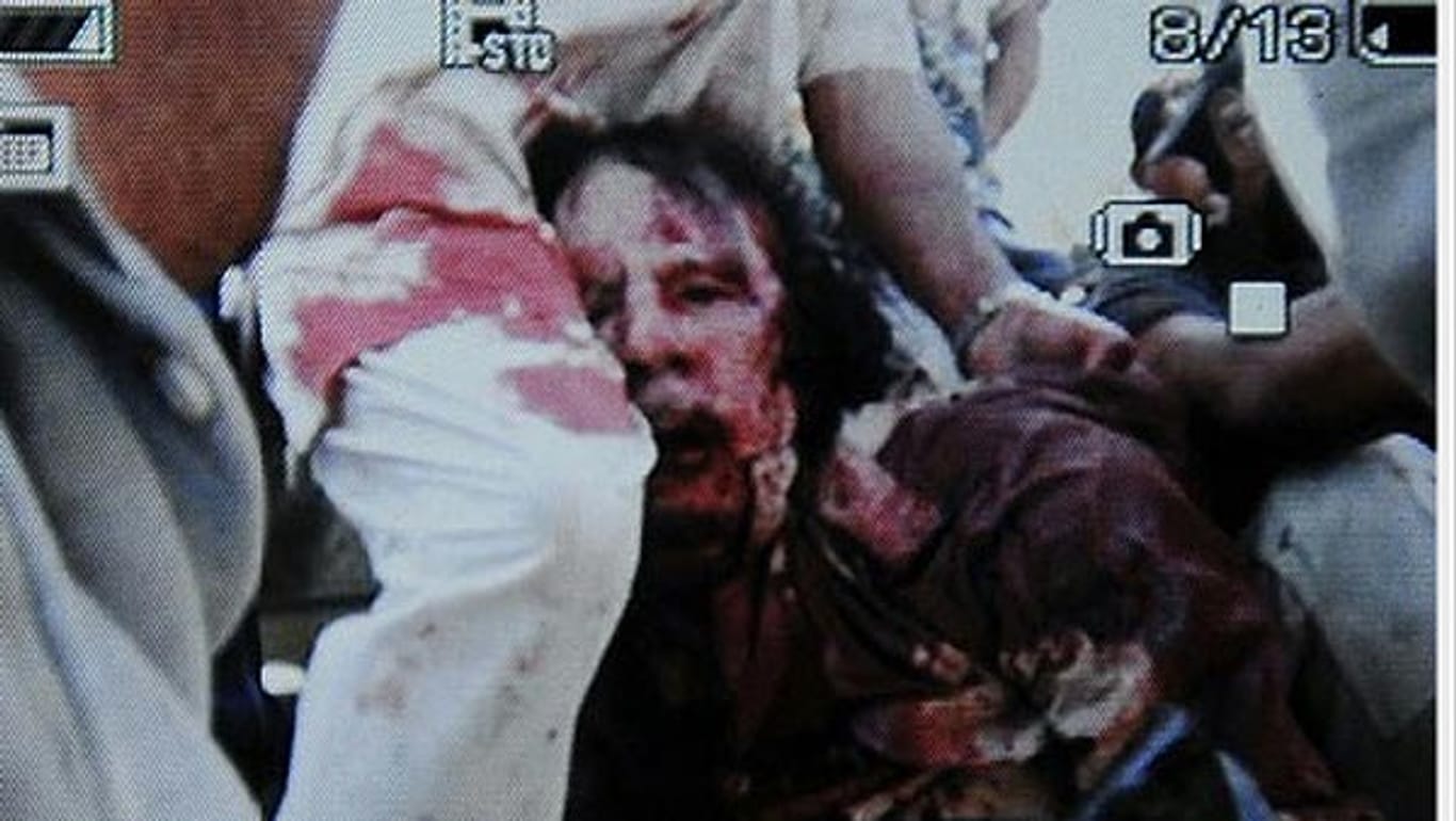 Das Bild zeigt angeblich Muammar al-Gaddafi. Der libysche Übergangsrat meldet den Tod des Ex-Diktators