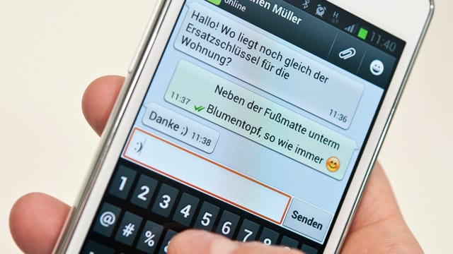 Angebliche WhatsApp-Nachricht verunsichert Nutzer.