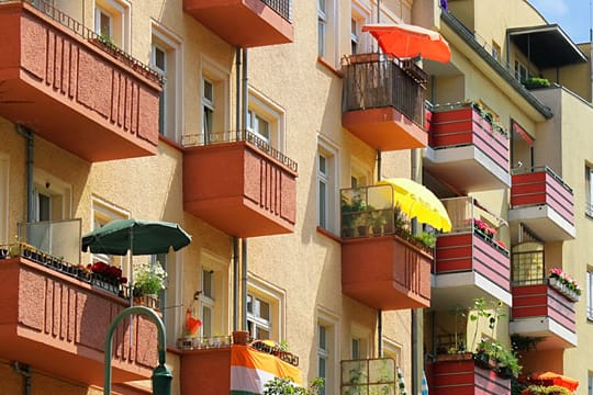 Große Immobilieninvestoren wollen sich angeblich von zehntausenden Wohnungen in Deutschland trennen