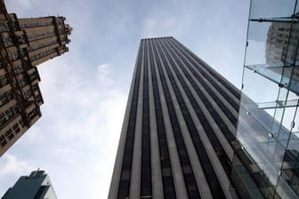 Tolle und teure Lage: Das General Motors Building in New York (vorne rechts der Apple Store