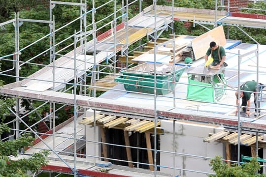 Niedrige Zinsen und gute Renditeaussichten locken Hausbauer