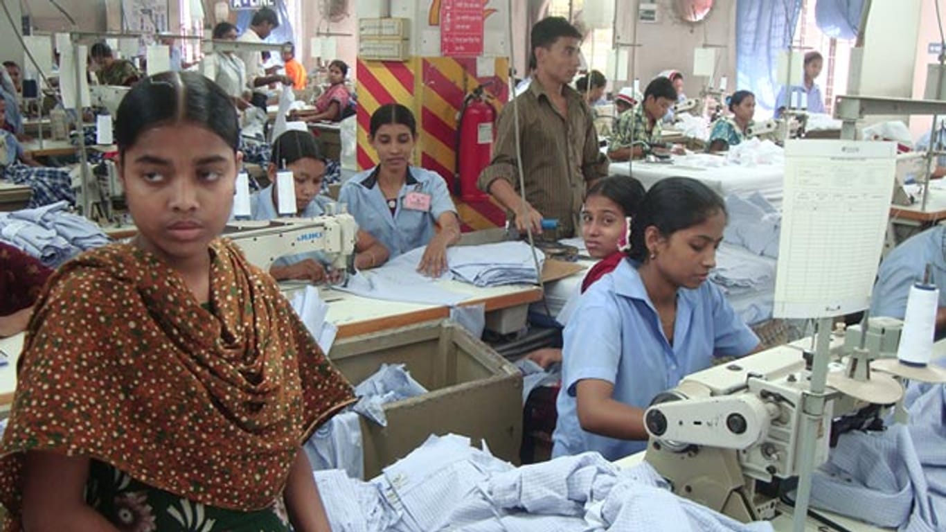 Viele Näherinnen arbeiten in Bangladesch unter unwürdigen Arbeitsbedingungen