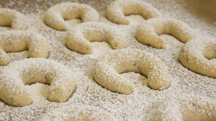 Vanillekipferl aus der Backmischung schmecken lecker. Vanillekipferl aus der Backmischung schmecken lecker.