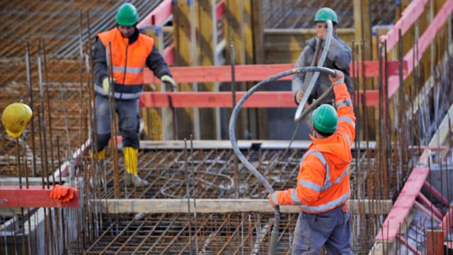 Derzeit floriert der Wohnungsbau in Deutschland - günstige Wohnungen bleiben wohl trotzdem knapp, vor allem in Großstädten