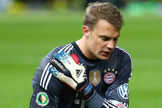 Manuel Neuer zog sich beim DFB-Pokalfinale gegen Dortmund eine Schulterverletzung zu.