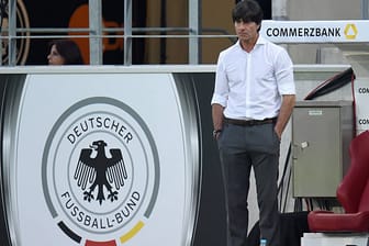 Nachdenklich: Joachim Löw musste in der WM-Vorbereitung viele Rückschläge verdauen.