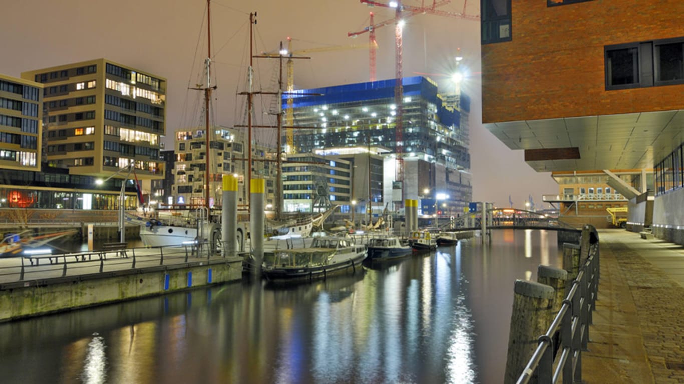 Sandtorhafen in der Hafencity: Auch in Hamburg steigen die Immobilienpreise schneller als die Mieten