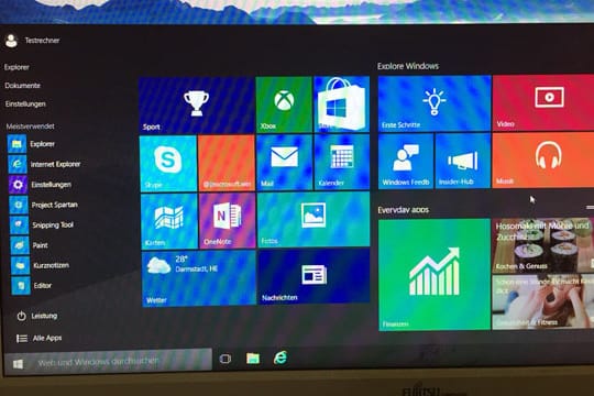 Desktop-Ansicht von Windows 10 mit Startmenü.