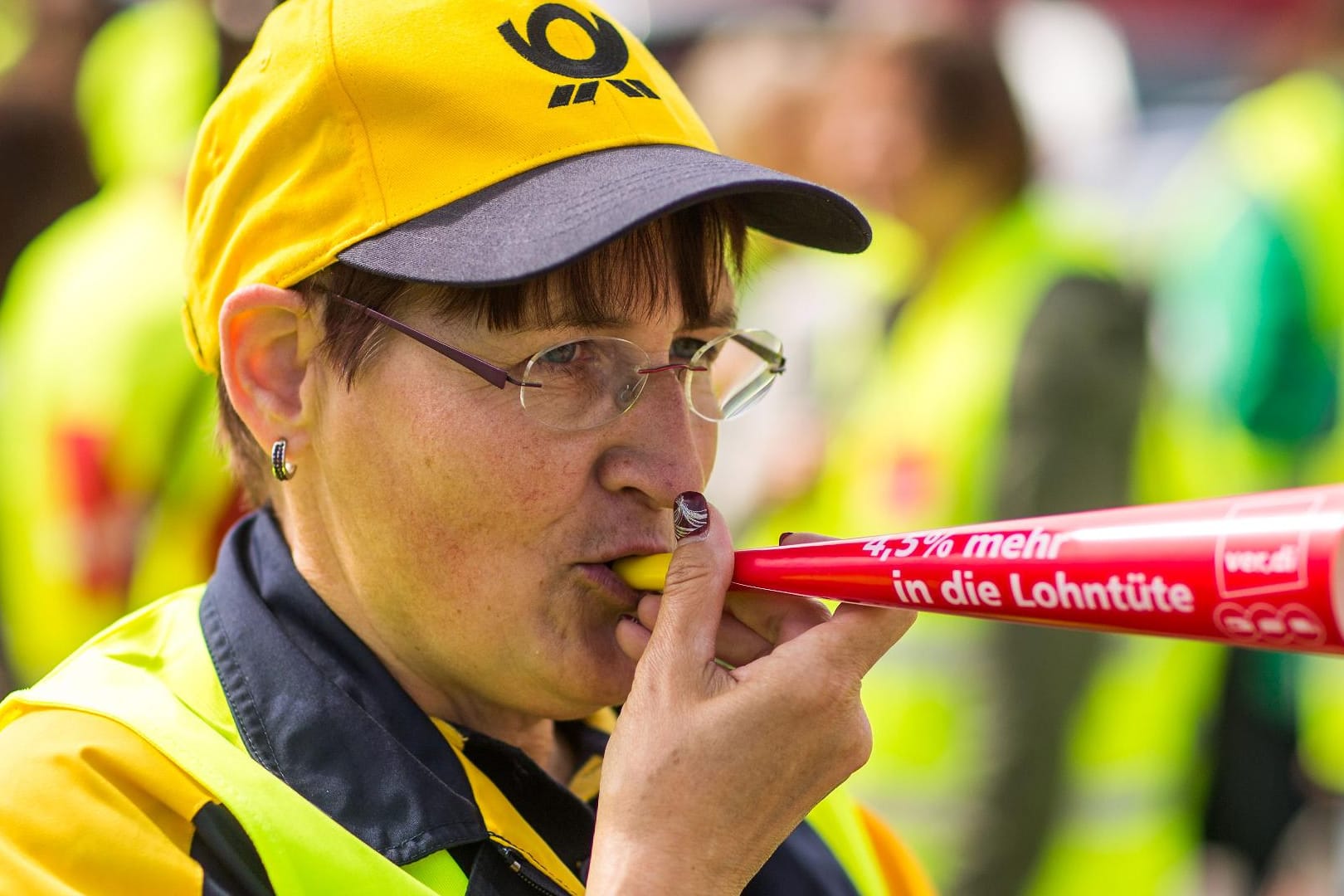 Die Post streikt - und Millionen Sendungen bleiben liegen.