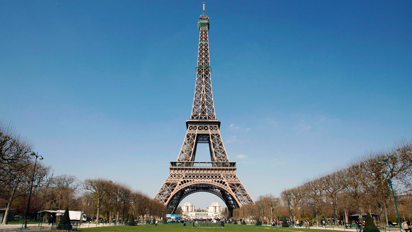In Frankreich ist die Panoramafreiheit eingeschränkt. Wer den Eifelturm tagsüber unbeleuchtet fotografiert, macht nichts falsch.