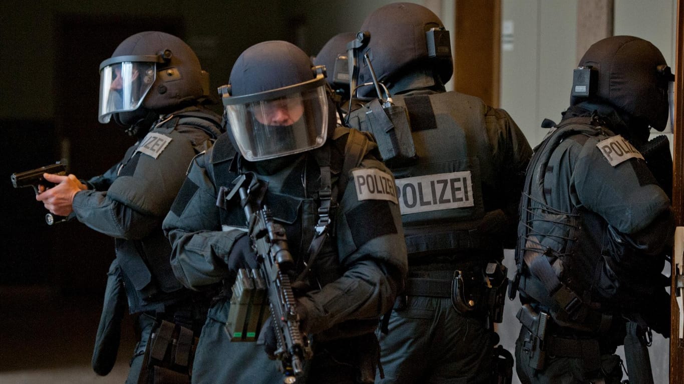 Das SEK im Einsatz: In Köln drangen Anfang Juli Beamte gewaltsam in zwei Wohnungen ein.