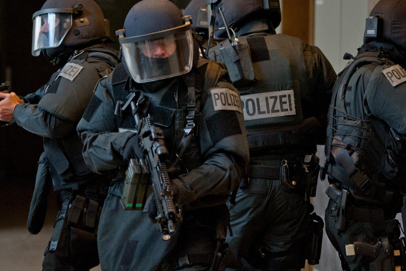 Das SEK im Einsatz: In Köln drangen Anfang Juli Beamte gewaltsam in zwei Wohnungen ein.